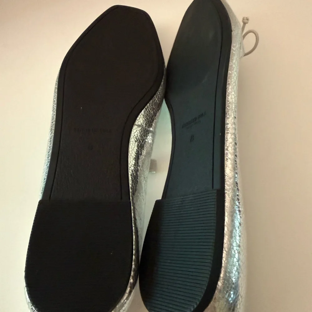Kenneth Cole Silver Metallic Ballet Flats with Bow Women’s 8 NEW